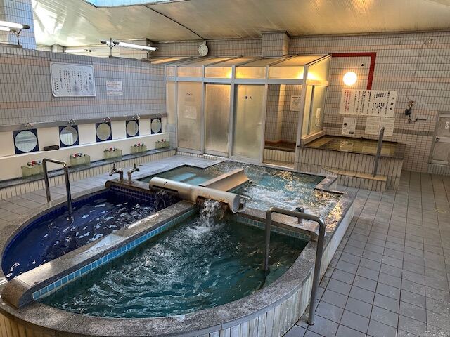 良質な湯とサウナで深いくつろぎを提供